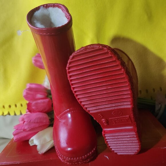 S27 New Furry Lined Boot Ruby Red - Great Tread Canadian Weather Guard Sz 8,8,9 - Picture 4 of 7